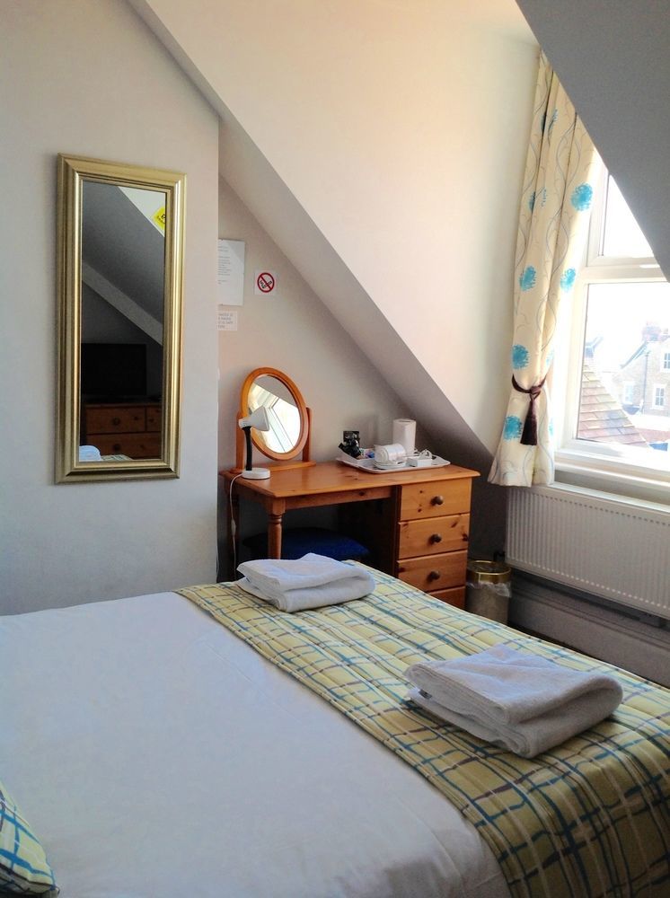 By The Sea Bed And Breakfast Eastbourne Kültér fotó