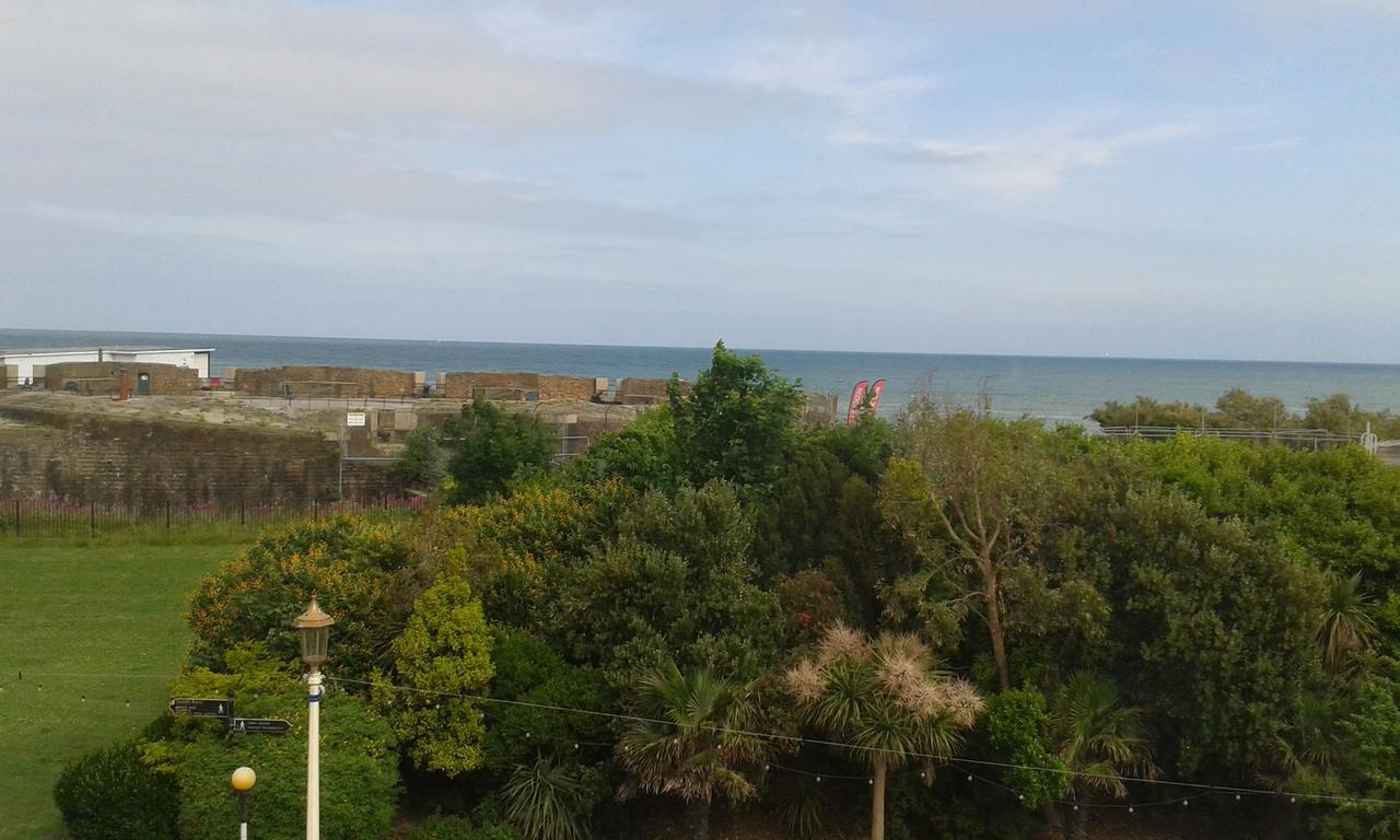 By The Sea Bed And Breakfast Eastbourne Kültér fotó