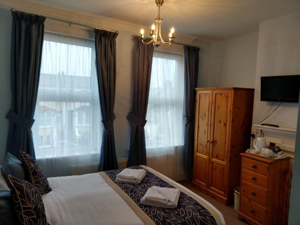 By The Sea Bed And Breakfast Eastbourne Kültér fotó