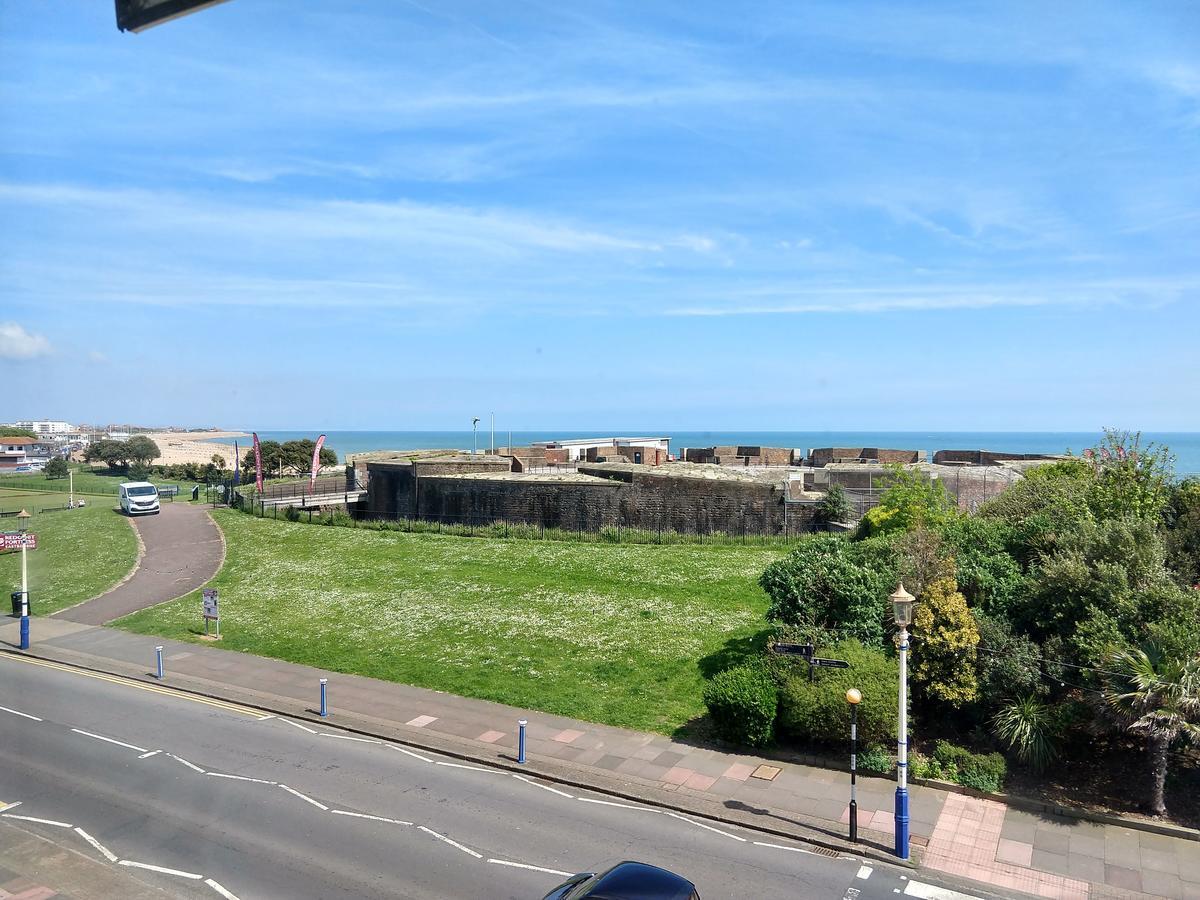By The Sea Bed And Breakfast Eastbourne Kültér fotó