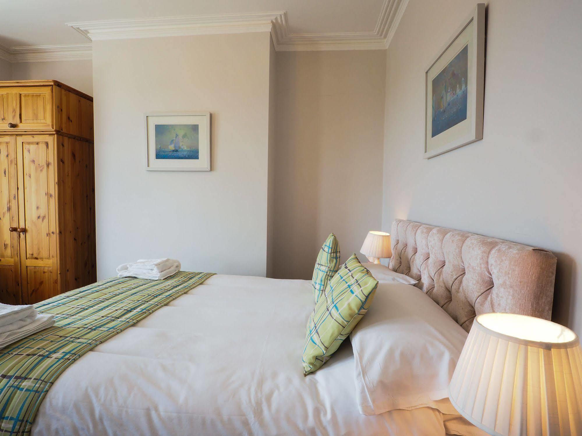 By The Sea Bed And Breakfast Eastbourne Kültér fotó