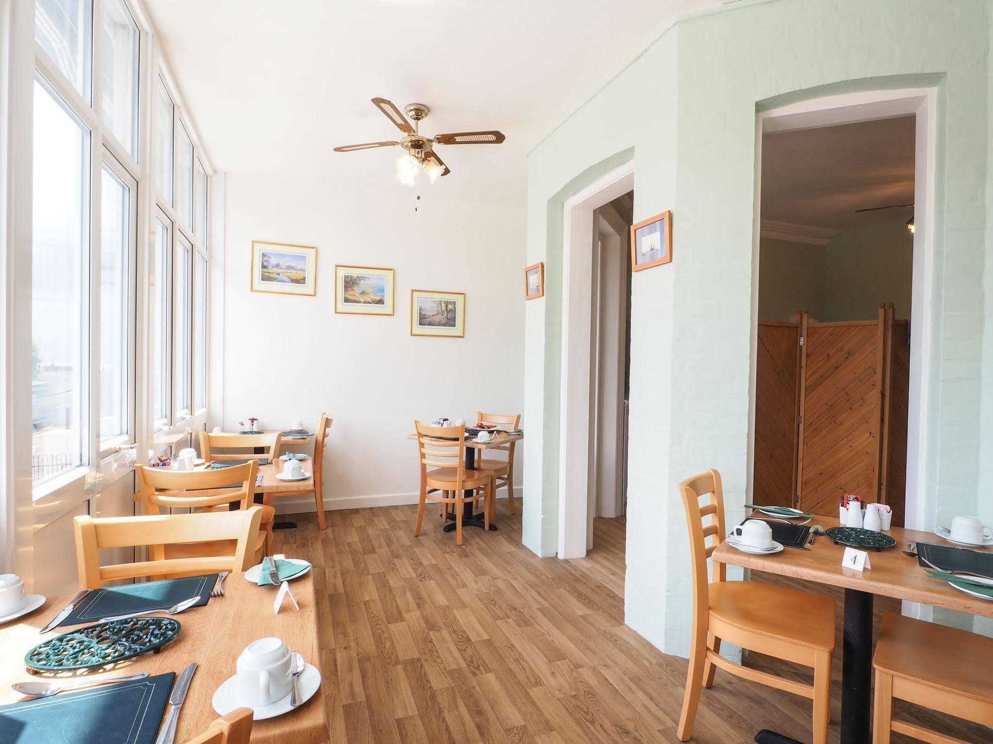 By The Sea Bed And Breakfast Eastbourne Kültér fotó