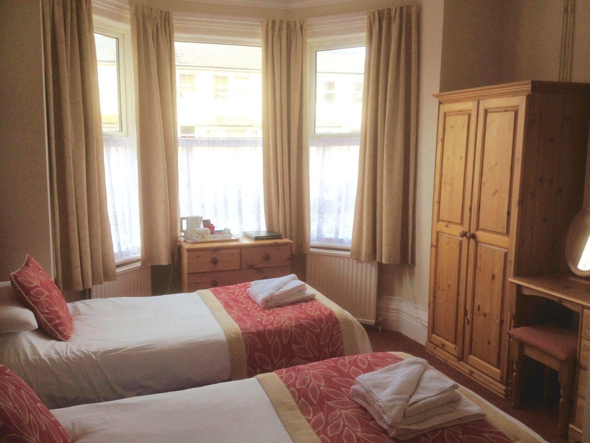 By The Sea Bed And Breakfast Eastbourne Kültér fotó