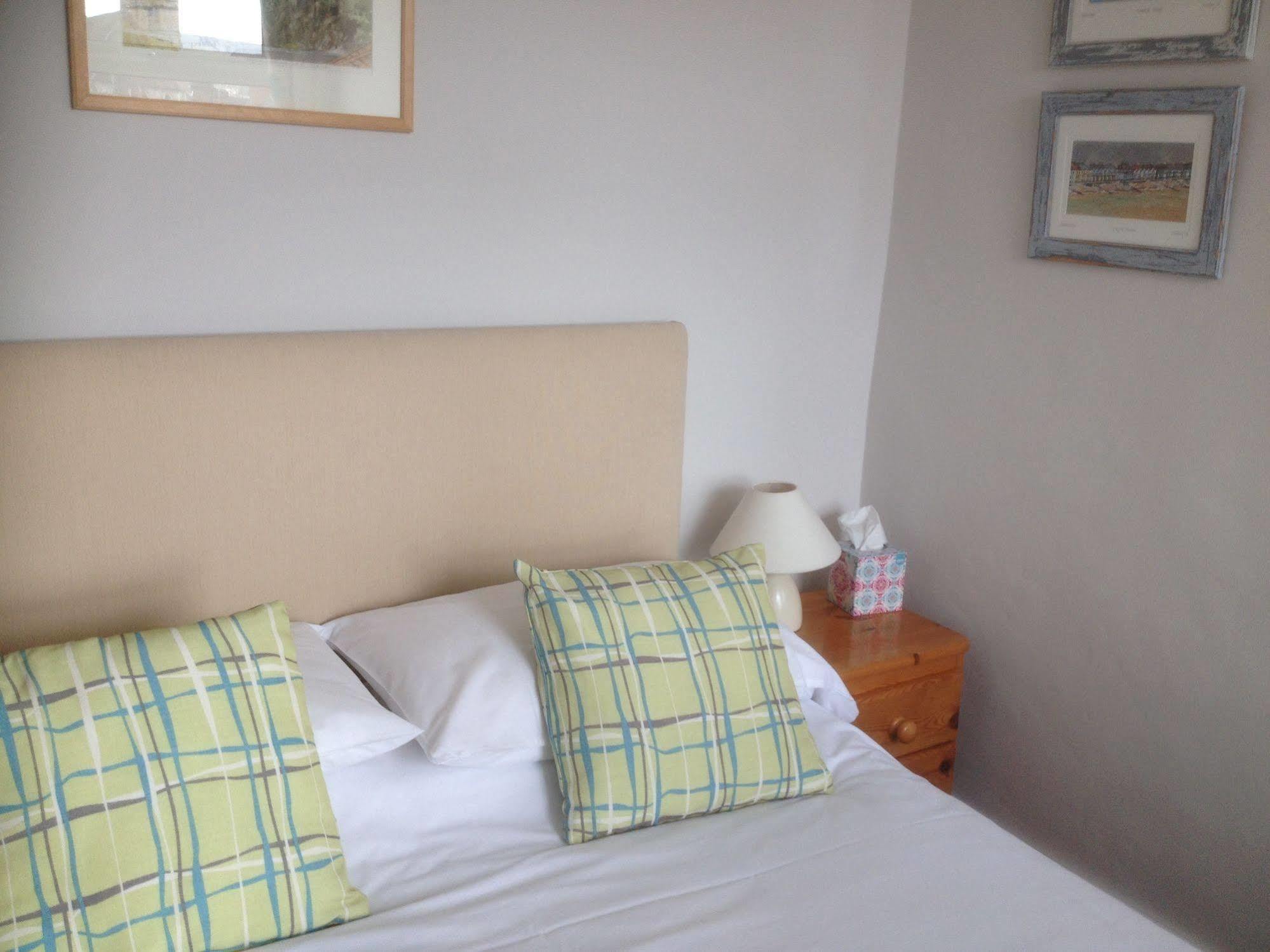 By The Sea Bed And Breakfast Eastbourne Kültér fotó